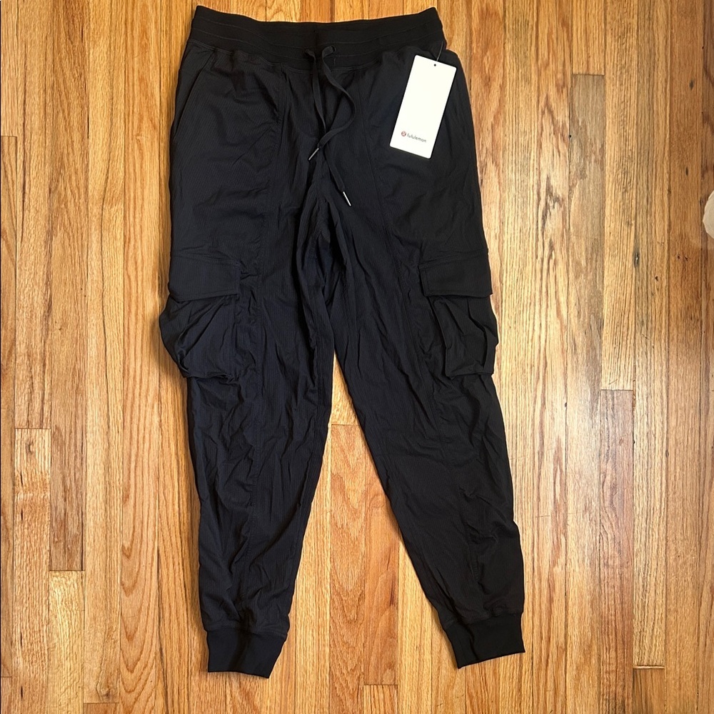 Dance Studio Relaxed-Fit Mid-Rise Cargo Pant